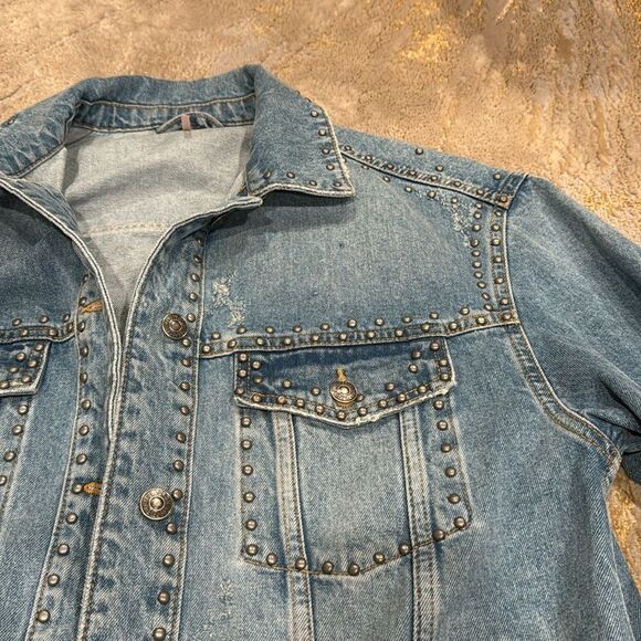Free People Studded Denim Trucker Jacket Oversized Light Blue size S EUC - Picture 2 of 9